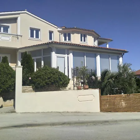 Gregovica Aparthotel 3*