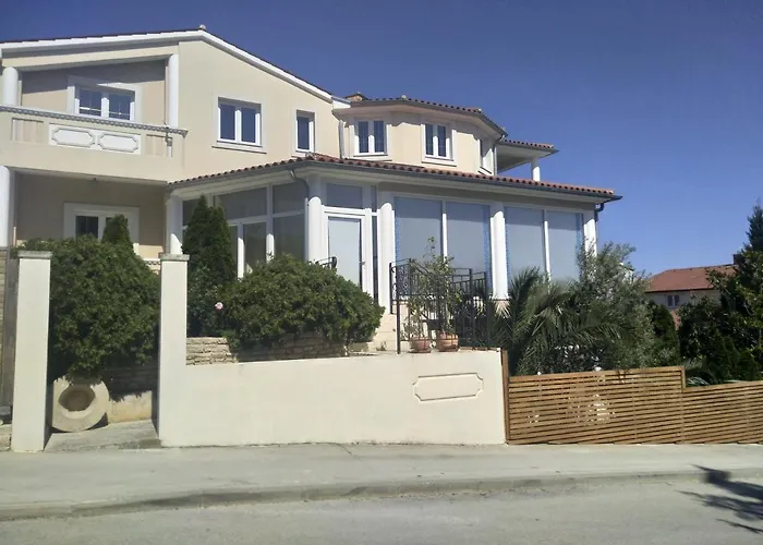 Gregovica Apartmanhotel 3*