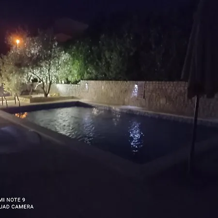 Aparthotel Gregovica 3*